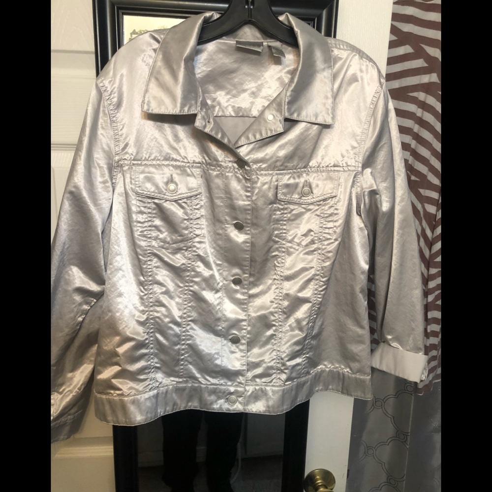 CHICO’S lightweight silver jacket ( denim style )W/ buttons EUC